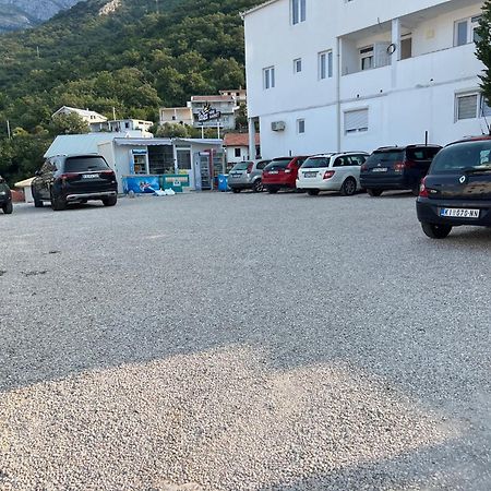 Relax Apartmani Sutomore Exterior photo