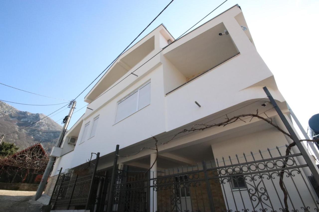 Relax Apartmani Sutomore Exterior photo