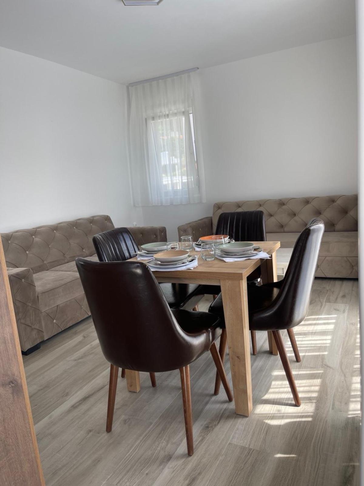 Relax Apartmani Sutomore Exterior photo
