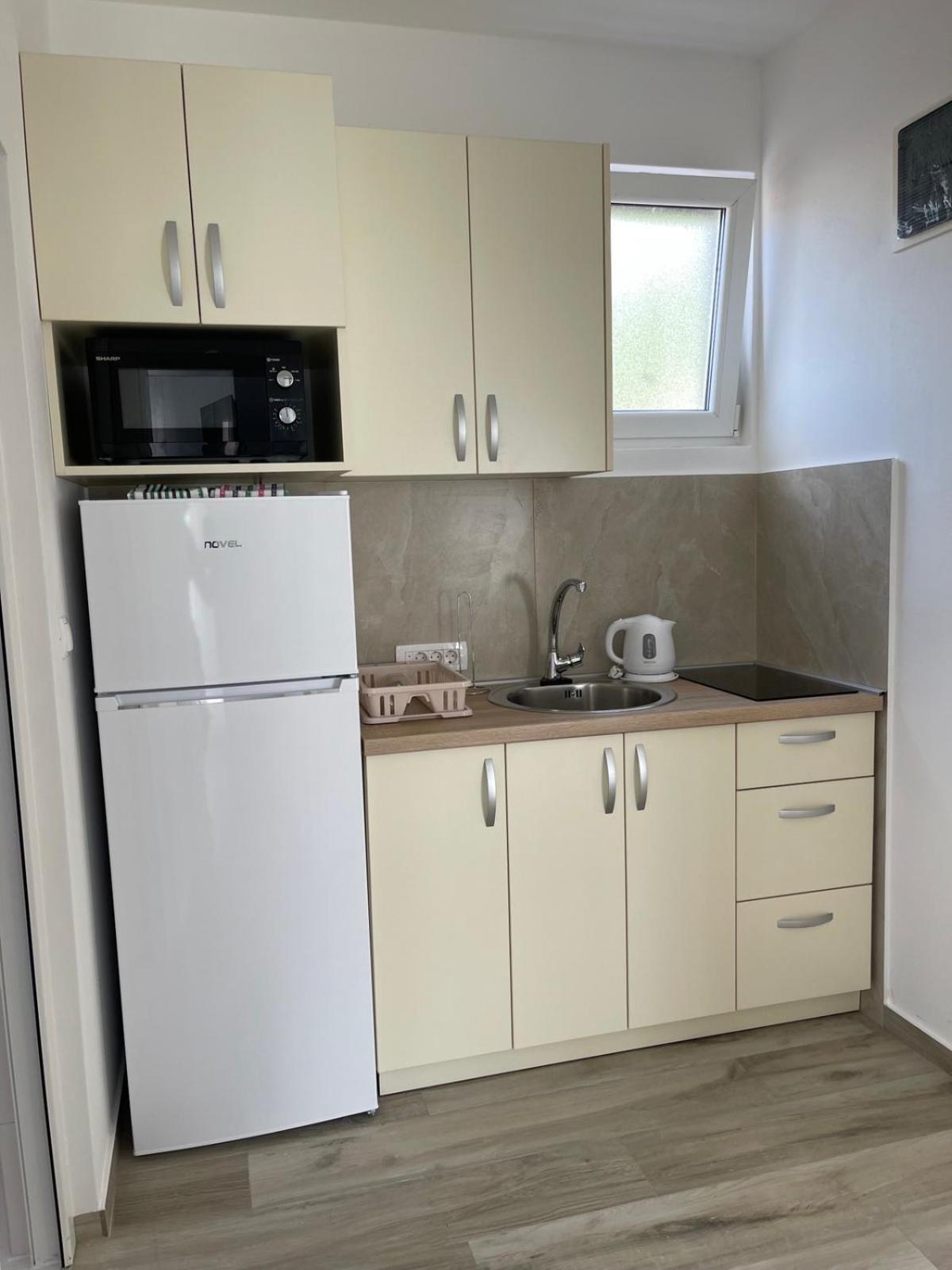 Relax Apartmani Sutomore Exterior photo